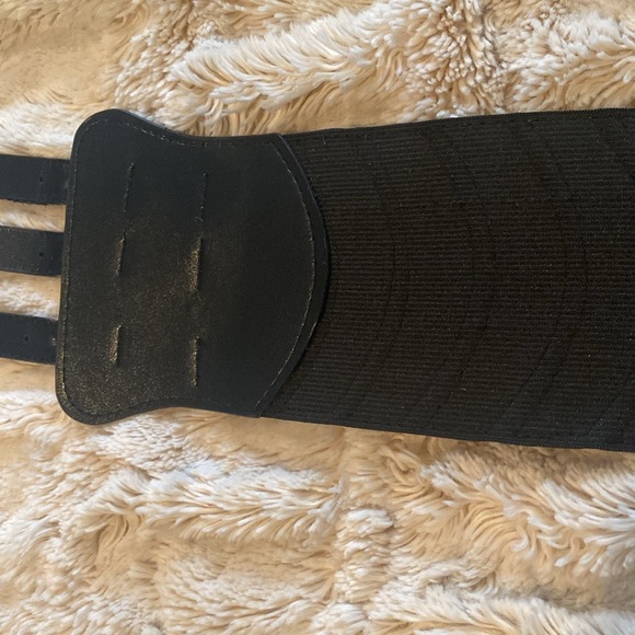 Bebe high waist 3 buckle belt - Picture 11 of 11